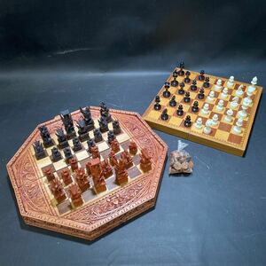 N 2763　[ 木製 チェス　2セット まとめて！！]　チェス駒 チェス盤 木彫り 折りたたみ式 アンティーク 卓上 ゲーム 保管品 欠品有 