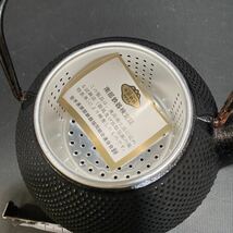 N 2923　未使用保管品 [ 南部鉄器 岩鋳 茶器セット 箱入 ] 急須 茶托 釜敷 鉄瓶 アラレ あられ 伝統工芸品 南部盛岡 茶道具 長期保管品_画像4