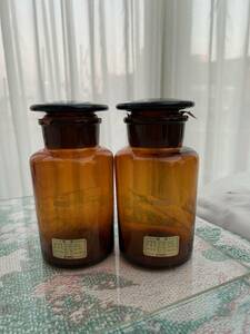 格安　硬質硝子製　共通摺合せ広口試薬瓶　茶褐色　500ｍｌ　SINKO　実験器具　 保存容器　2個入　1箱 　未使用