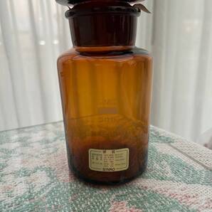 格安 硬質硝子製 共通摺合せ広口試薬瓶 茶褐色 500ml SINKO 1個入 1箱 未使用