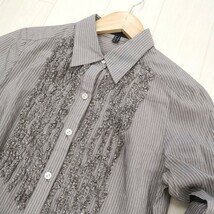 N ◎ 【商品ランク:B】アイシービー iCB シルク混 ストライプ柄 フリル 長袖 ボタン シャツ size11 レディース トップス 婦人服 グレー系_画像2