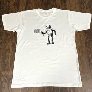 バンクシー・ロボットバーコード・プリントTシャツ・ホワイト・L