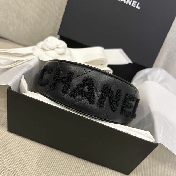 新品　CHANEL シャネル　カチューシャ