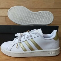 23.5cm 新品 アディダス グランドコート adidas ホワイト/ベージュメタリック GY6012 スーパースター や スタンスミス 好きな方にも_画像2