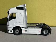 solido 1/24 Volvo FH16 Globetrotter XL 2022　ホワイト　ボルボ　トレーラーヘッド_画像4