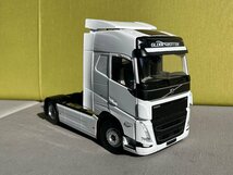 solido 1/24 Volvo FH16 Globetrotter XL 2022　ホワイト　ボルボ　トレーラーヘッド_画像1