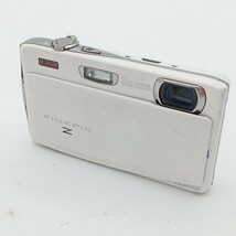 曽我部1月No.115 カメラ FUJIFILM 富士フイルム Z900EXR 動作未確認 バッテリー付属 ホワイト チャージャー付き デジタルカメラ_画像2