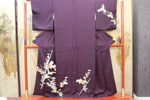 きもの今昔６３３６　付け下げ訪問着　広衿袷手縫い仕立て　正絹梨地綸子生地　紫色地竹に菊の花柄　　　　身丈１５２ｃｍ