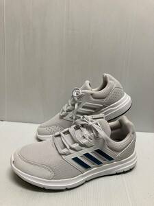 ●お買い得！adidas ランニングシューズ　GLX4　M　25.5cm ライトグレーにダークグリーンブルー系のライン　靴底に全面ゴム貼り