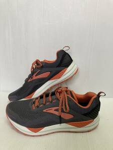 ●お買い得!BROOKS　トレイルラン用シューズ　BMM-3103　チャコール/オレンジ　27.5㎝　クッション性がよく履き心抜群！　落ち着いた色目