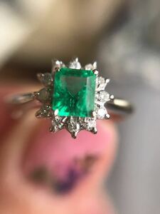  neon green beautiful natural emerald ring 