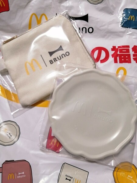 新品 未使用 BRUNO マクドナルド コラボ 福袋　2024 マック McDonald ブルーノ 豆皿 お皿 白 ミニプレート 限定品 コインケース ポーチ