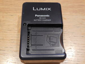 Panasonic パナソニック LUMIX 充電器 DE-A43 中古品