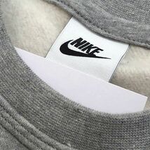 P883 新品 NIKE ナイキ 裏起毛 クルーネック スウェット トレーナー ロゴ刺繍 XL ダークグレーヘザー_画像4