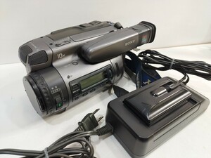 管理0948 SONY CCD-TR2000 ソニー ハンディカム ビデオカメラ Hi8 AC-S15 バッテリー充電器 通電のみ ジャンク