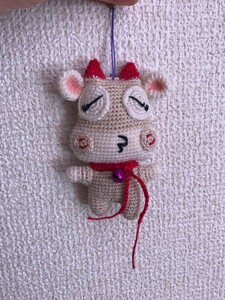 Art hand Auction 牛のぬいぐるみ レース編み ハンドメイド レディースファッション キーホルダー バッグチャーム おもちゃ 毛糸 あみぐるみ, おもちゃ, ゲーム, ぬいぐるみ, あみぐるみ