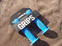 Race FaceChester Grips BLUE 新品未使用_画像1