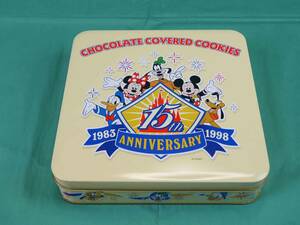 ディズニー　15周年記念グッズ　チョコレートクッキーの空缶　ミッキーマウス＆ミニーマウス他集合デザイン　裁縫道具入れ　レアもの　美品