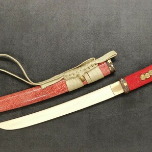 日本刀装具 短刀合口拵 流れ桜花の図 銅装具 本鮫皮装具 木刀木製柄 刀剣美術 赤鮫皮の画像5