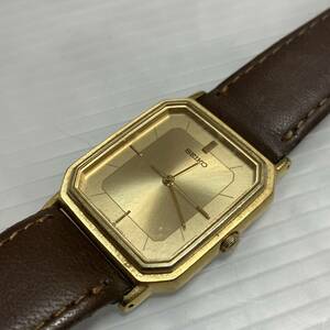 美品 SEIKO セイコー 5P31‐5D50 腕時計 クオーツ アナログ 3針 ステン ゴールド文字盤 