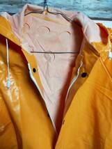 厚手PVC　レインスーツセット　オレンジ　光沢素材　ゴム引き　フード付き　雨がっぱ　ビニール合羽_画像5