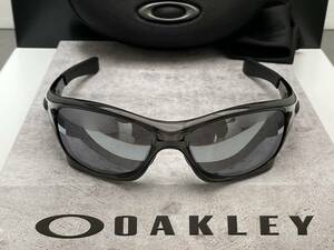 偏光★OAKLEYオークリー PITBULLピットブル GreySmokeグレースモーク/黒ブラックミラーPOLARIZED USA製 釣りドライブサングラス ケース付