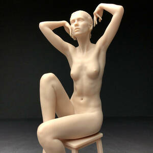 樹脂製　西洋彫り　女神　ヌード　デッサン人形　女性　少女　フィギュア　美人　裸婦　仏像　置物　重さ約77ｇ