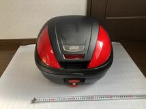 GIVI(ジビ)バイク用　リアボックス トップケース モノロックケース(未塗装ブラック)鍵1本付き_画像2