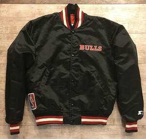 美品 90’s STARTER スターター USA製 CHICAGO BULLS Satin Varsity Jacket NBA シカゴブルズ スタジャン 刺繍 中綿入 ブラック サイズ M