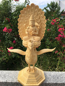 仏教工芸品　木彫仏教　精密彫刻　孔雀明王像 手作り