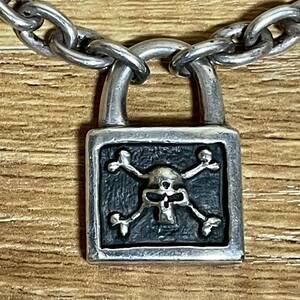 THIRTEENDESIGNS サーティーンデザインズ KP-NS2 SMALL X BONE SKULL LOCK NECKLACE NS　NIKKI SIXX