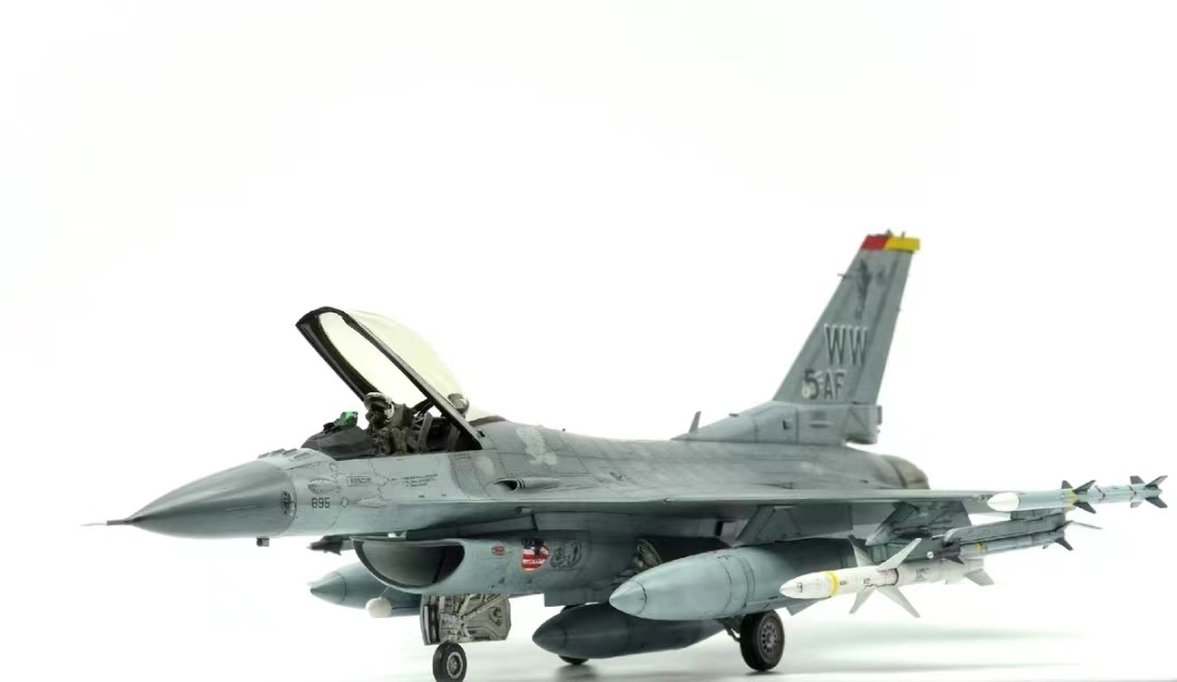 F-16CJ ВВС США в 1/48 собран и покрашен готовое изделие., Пластиковые модели, самолет, Готовый продукт