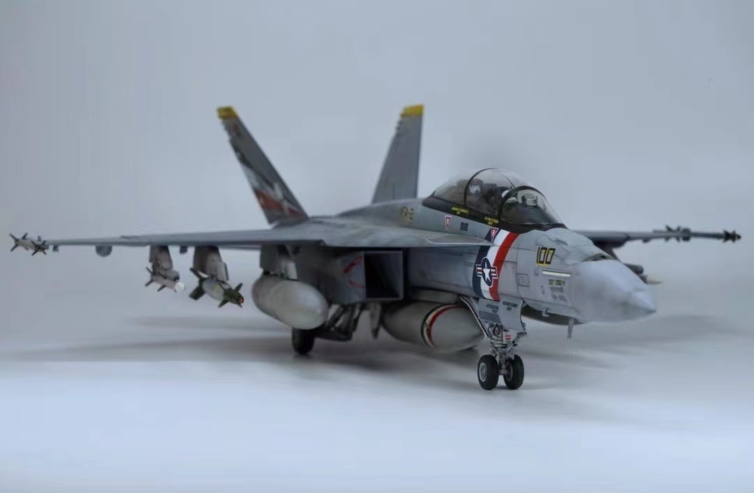 1/48 अमेरिकी वायु सेना F/A-18F VFA-2 असेंबल और पेंट किया हुआ तैयार उत्पाद, प्लास्टिक मॉडल, हवाई जहाज, तैयार उत्पाद