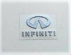 新着限定品　簡単に貼り付けできる　　INFINITIロゴ 　マーク 　アルミ　ステッカー　４b