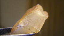 スリランカ産のムーンストーン、研磨用原石（８ｃｔ）。　透明に近い色_画像3