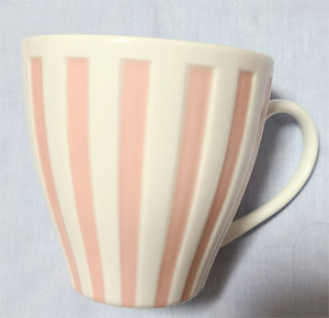 ストロベリーフィールズ ノベルティ マグカップ ピンク ストライプ 食器 陶器 新品・未使用