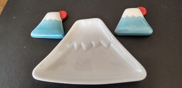 ポーセラーツ白磁富士山小皿1個富士山箸置き2個