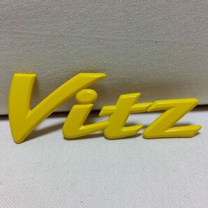 トヨタ ヴィッツ Vitz エンブレム イエロー