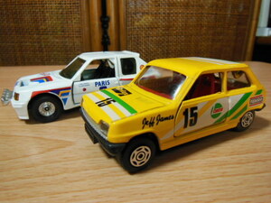 CORGI （コーギー）ミニカー　PEUGEOT２０５TURBO　１６・　RENAULT　５TS（36分の１スケール）２台