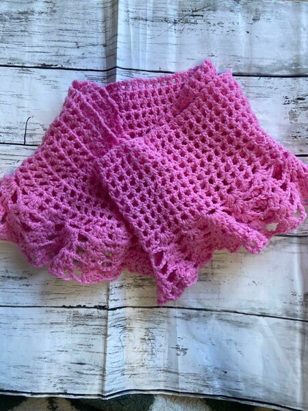ピンクのマフラー　ショール　手編み