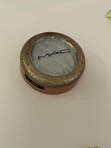  secondhand goods!!!! MAC eyeshadow good reading bid .....!!!!