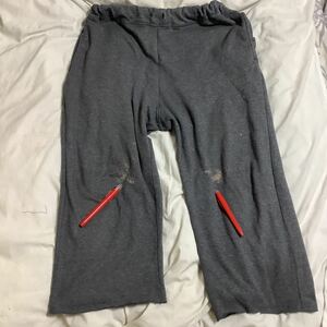 スウェットパンツ　ハーフパンツ　500円超10％オマケ　胴94-104LL w80-128全86股下54cm 合繊か化繊？裏起毛ポケ2灰色　両膝汚　裾糸ほどき