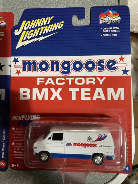 1977 DODGE Van bmx johnny lightning ジョニーライトニング シュウィン マングース schwinn mongoose