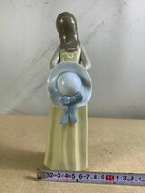 ◆FM89 ●比較的美品●リヤドロ 陶器人形「いたずらな少女」LLADRO 05006 スペイン製 フィギュリン　置き物　人形◆T_画像3