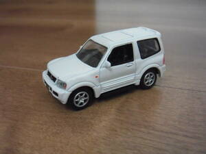 三菱　パジェロ　ミニカー　白　ホワイト　MITSUBISHI　PAJERO　1/72