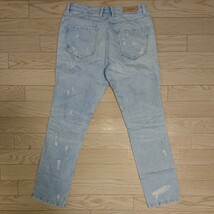 ZARA ザラ TRF DENIM ボトムス ジーンズ デニムパンツ インディゴ ライト ブルー クラッシュ ダメージ加工 USA 02 大きめ 人気 定番 _画像2