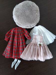 ドールサイズ　アウトフィット　ブライス　Blythe　チェック柄のワンピース　エプロンと帽子セット