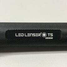 T■ LED LENSER レッドレンザー T5 090632 フォーカスコントロール フラッシュライト 昇圧回路 ハンディライト ホルスター付 動作品 中古品_画像4