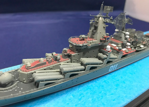 ロシア/ソ連海軍 1/700 スラヴァ級巡洋艦 ワリヤーグ　塗装済み完成品