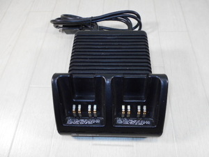 米軍放出品　MOTOROLA BATTERY CHARGER (2)